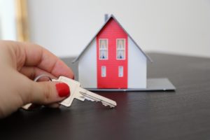 Can a landlord preference one tenant over another?